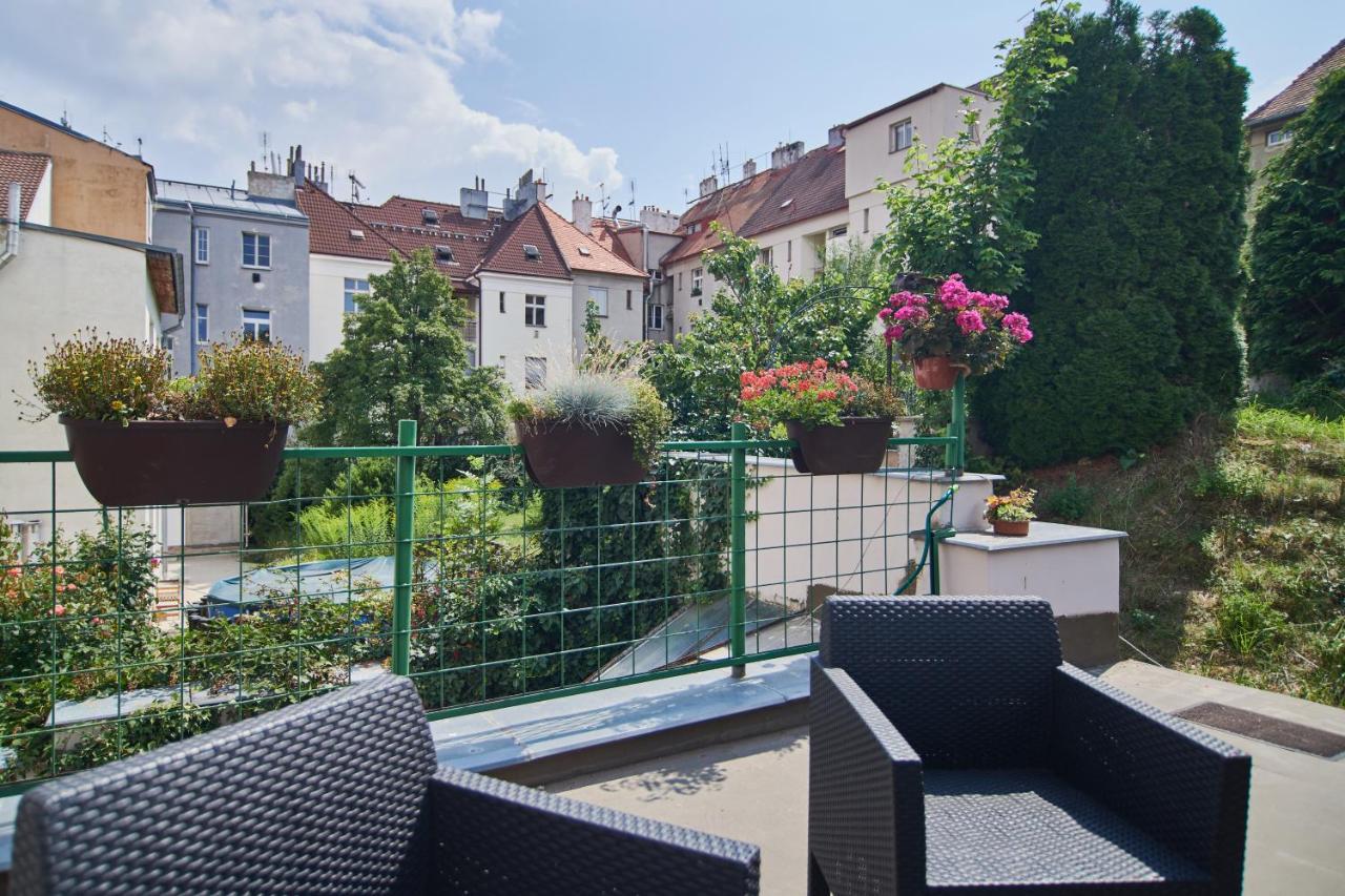 Cozy Apartments With Terrace Near Prague Castle Buitenkant foto